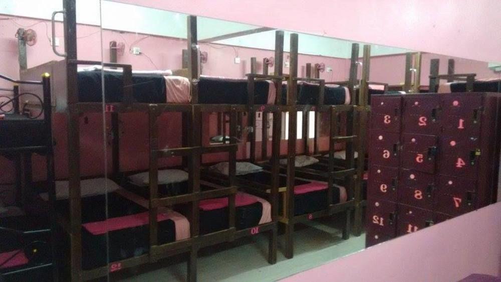 Wild & Wandering Backpacker Hostel & Bar Хаад Рин Екстериор снимка