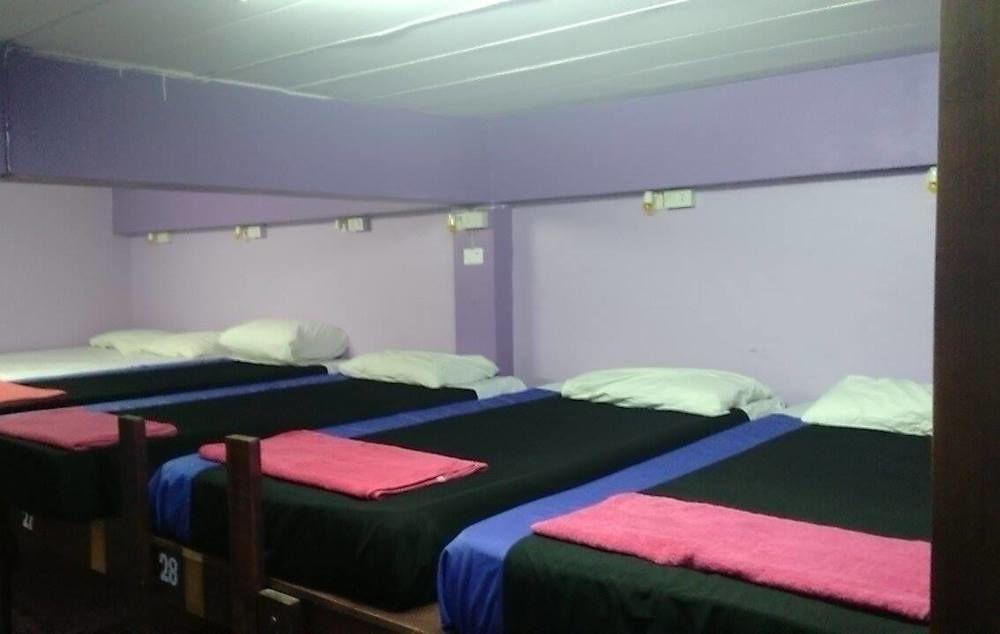 Wild & Wandering Backpacker Hostel & Bar Хаад Рин Екстериор снимка