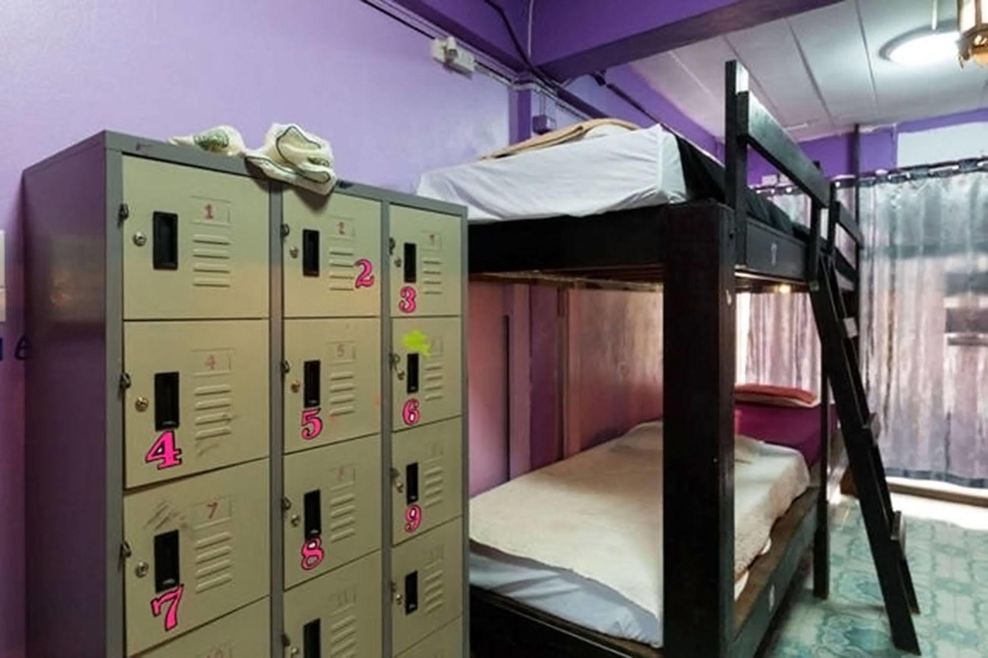 Wild & Wandering Backpacker Hostel & Bar Хаад Рин Екстериор снимка