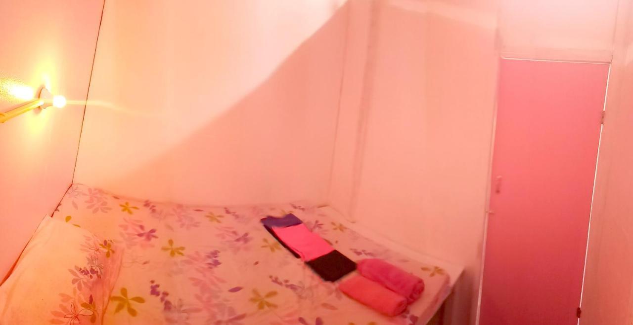 Wild & Wandering Backpacker Hostel & Bar Хаад Рин Екстериор снимка